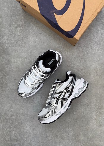 Asics ürünü