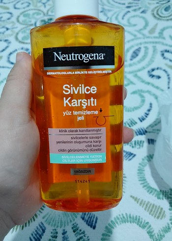 Neutrogena Sivilce Karsiti Yuz Temizleme Jeli