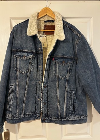 Levis Mont