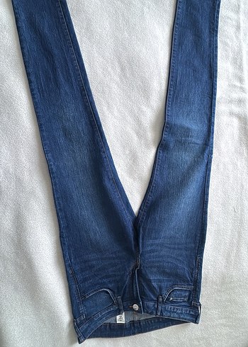 H&M Koyu Mavi Dar Kesim Denim Jean