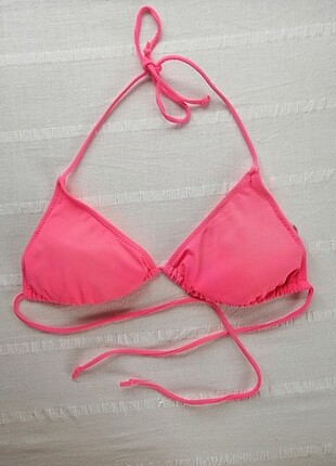 Üçgen bikini üstü