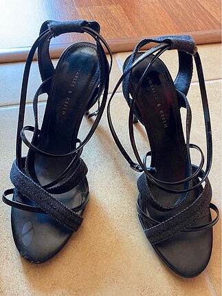 Charles Keith siyah ince topuklu ayakkabı