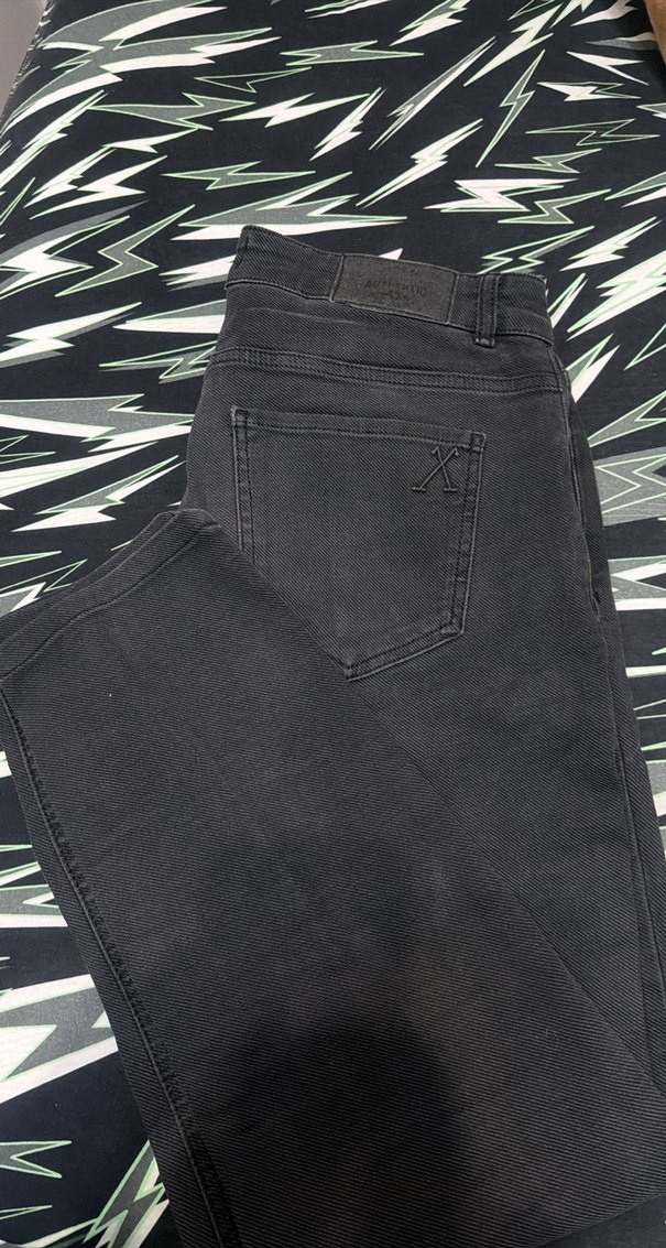 Siyah Düğmeli Erkek Denim Pantolon - Görsel 4