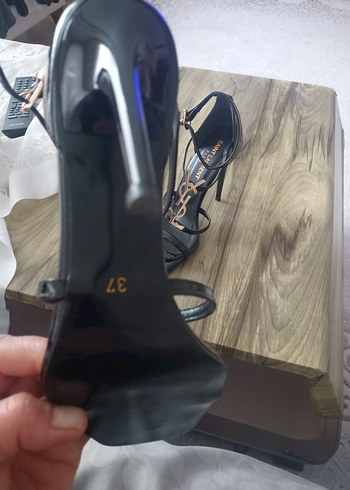 Siyah parlak topuklu abiye ayakkabı - Görsel 6