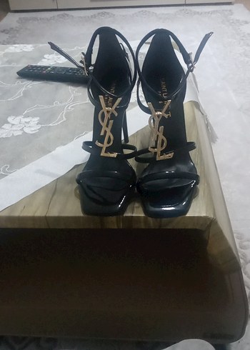 Siyah parlak topuklu abiye ayakkabı - Görsel 8