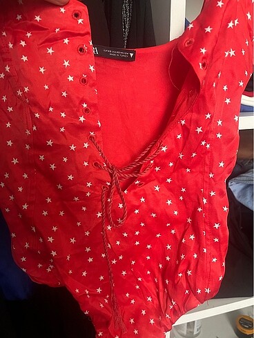 Zara Bluzz