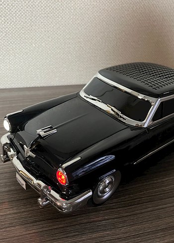 Parlak Siyah Oyuncak Araba - Görsel 2