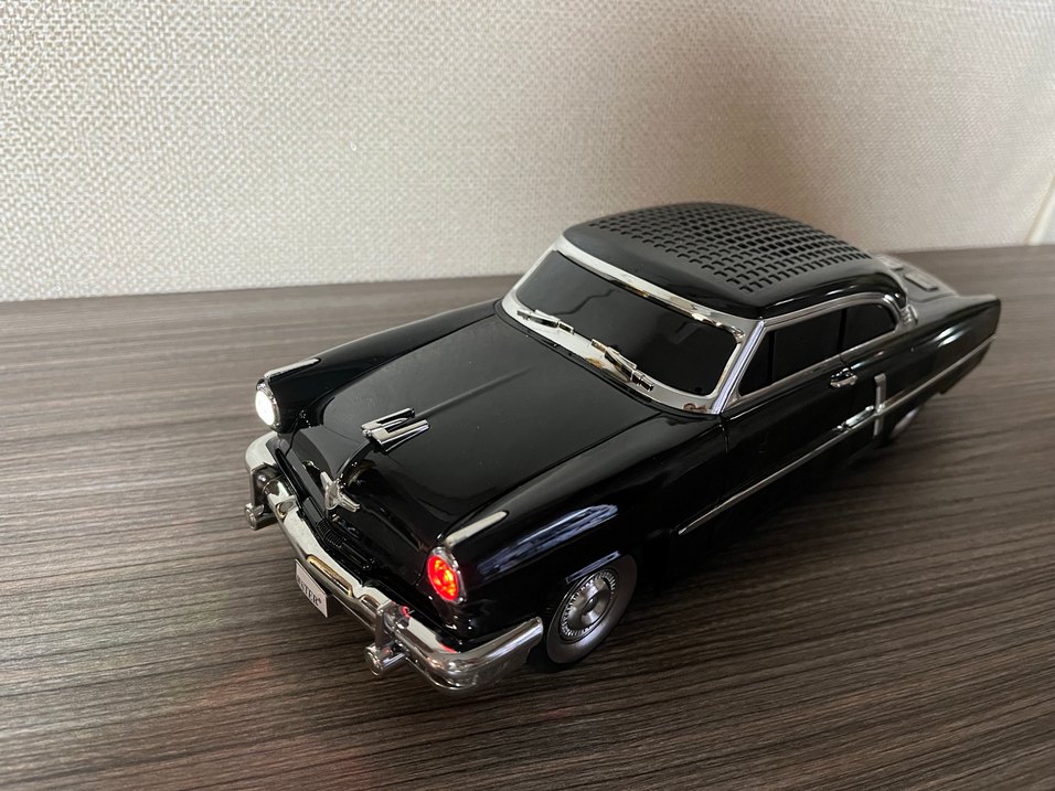 Parlak Siyah Oyuncak Araba - Görsel 2