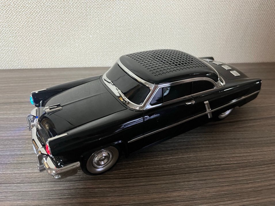 Parlak Siyah Oyuncak Araba - Görsel 3