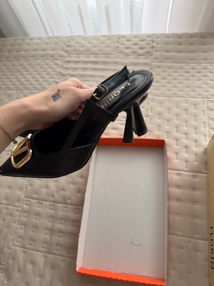 Siyah Parlak Tokalı Stiletto Topuklu Valentino Topuklu Ayakkabı - Görsel 4