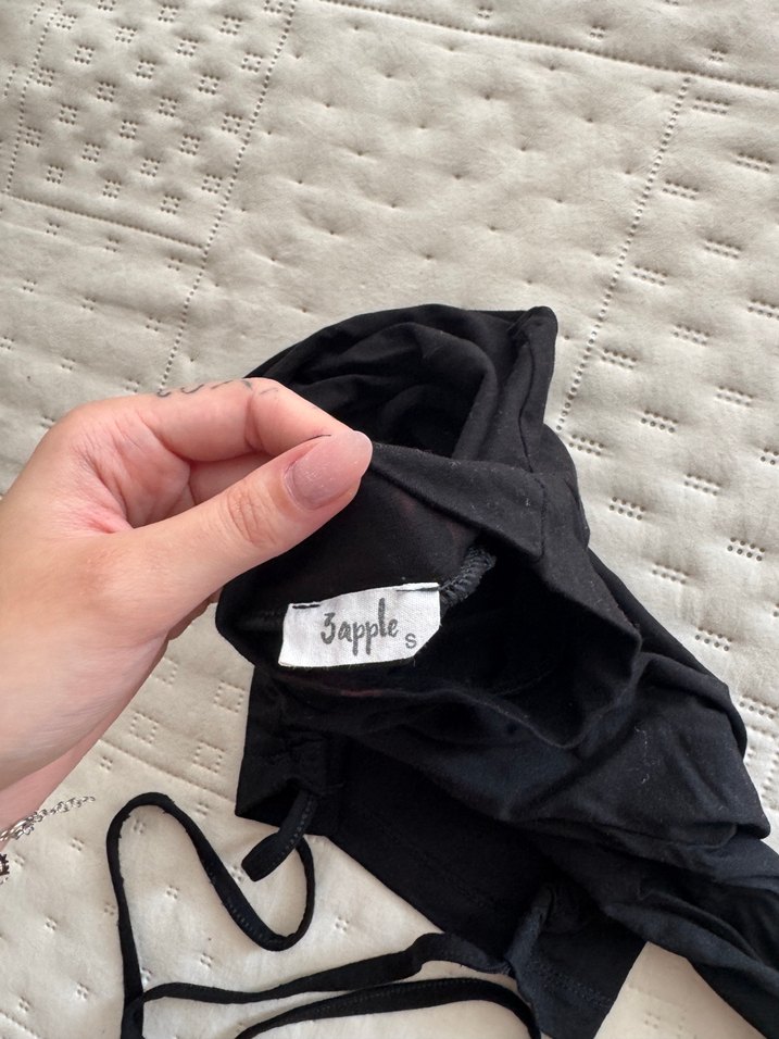 Siyah Sırtı Açık Boğazlı Uzun Kollu Bluz - Görsel 3