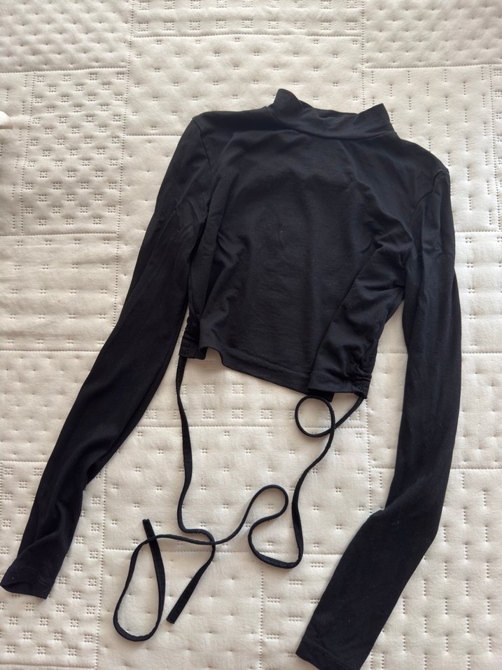 Siyah Sırtı Açık Boğazlı Uzun Kollu Bluz - Görsel 2