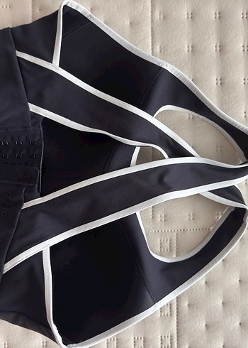 Oysho Siyah Beyaz Şeritli Sporcu Sütyeni - Görsel 2