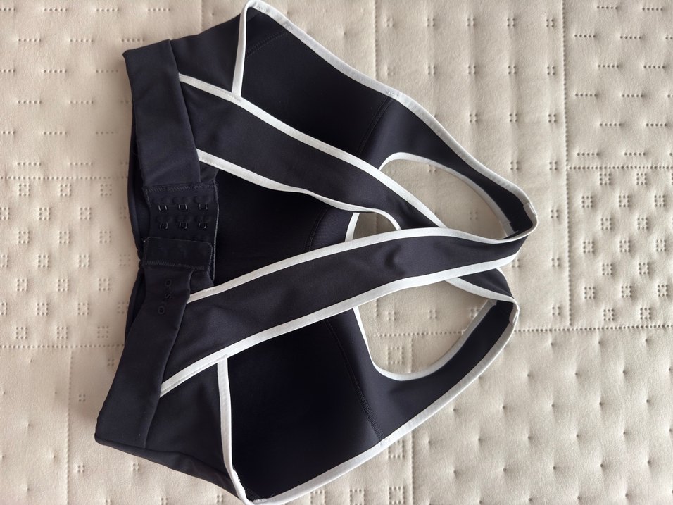 Oysho Siyah Beyaz Şeritli Sporcu Sütyeni - Görsel 2