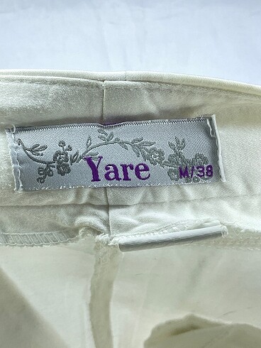 38 Beden beyaz Renk PreLoved Kumaş Pantolon %70 İndirimli.