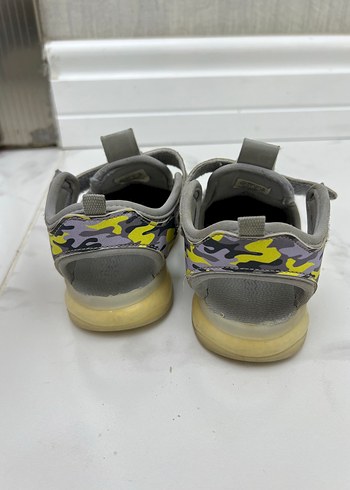 24 Beden sarı Renk Vicco Erkek Çocuk Işıklı Sandalet