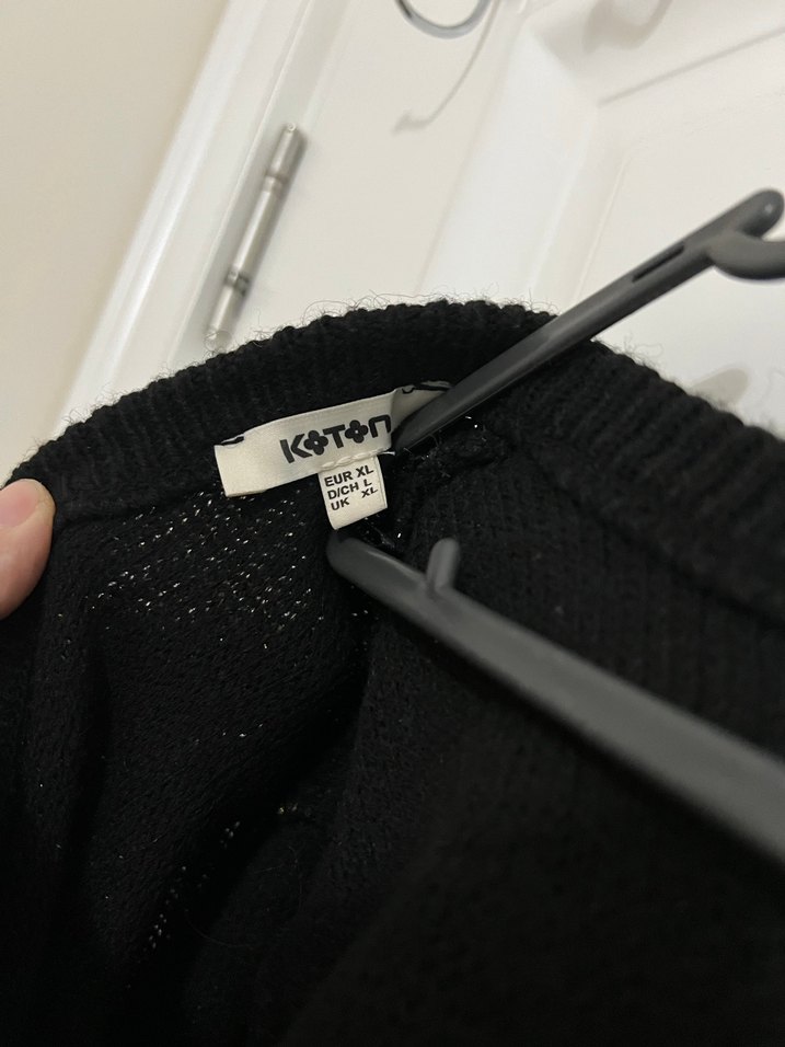 Koton Marka Siyah V Yakalı Kadın Triko Kazak - Görsel 2