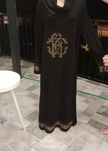Uzun Kollu Siyah Nakışlı Uzun Elbise