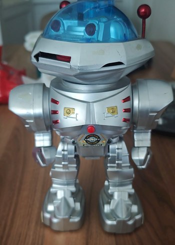 Retro Gumus Robot Oyuncak Mavi Camli Kafa Ve Kirmizi Detaylar