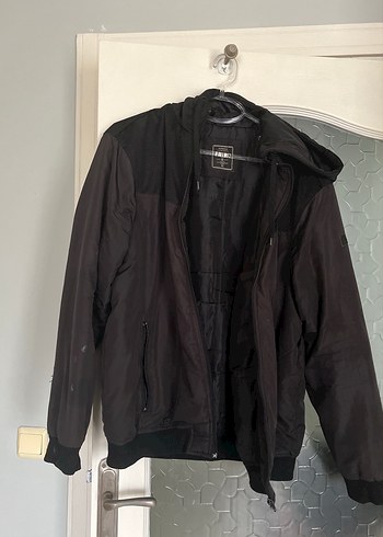 Siyah Kapüşonlu Spor Erkek Mont - Görsel 3