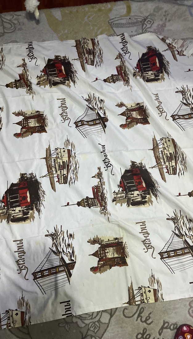 Baskılı Beyaz Masa Örtüsü - Görsel 2