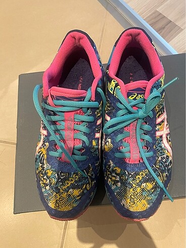 Asics spor ayakkabı
