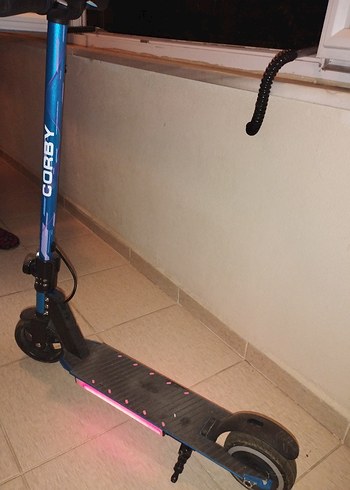 Çocuklar için çok renkli ışıklı scooter - Görsel 4