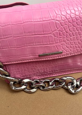 Bershka Pembe Zincir Detaylı Yılan Derisi Desenli Çanta - Görsel 7