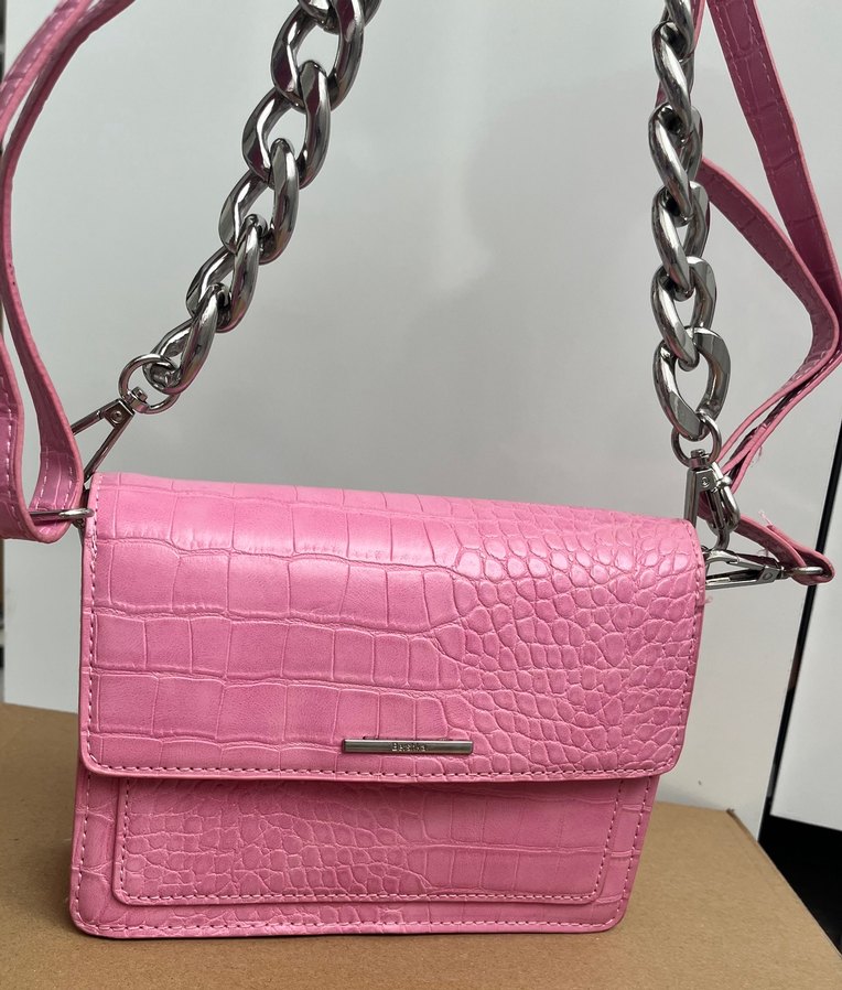 Bershka Pembe Zincir Detaylı Yılan Derisi Desenli Çanta - Görsel 2