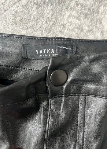 Siyah Vatkalı Deri Pantolon - Görsel 9