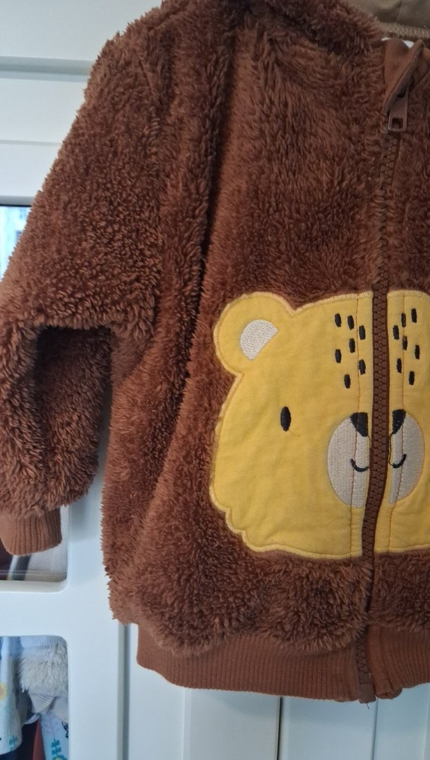 Kahverengi Kapüşonlu Erkek Çocuk Peluş Ceket - Görsel 3