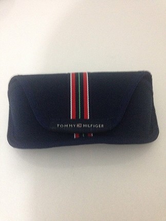 tommy hılfıger gözlük kılıfı