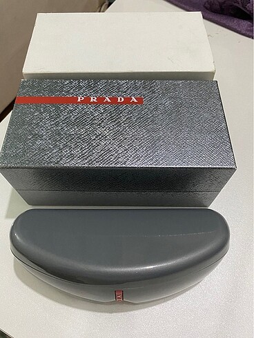 prada gözlük kılıfı