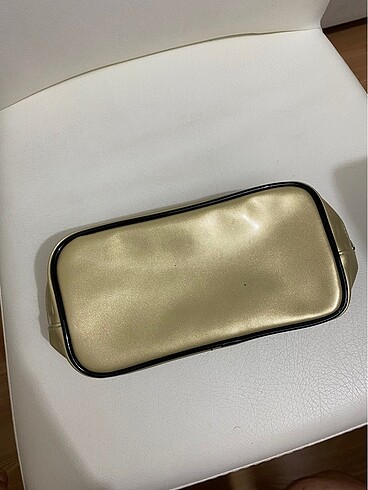Yves Saint Laurent yves saint laurent makyaj cantasi