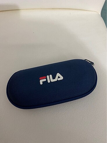 FILA gozluk kilifi