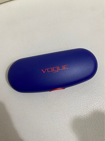 vogue gozluk kilifi