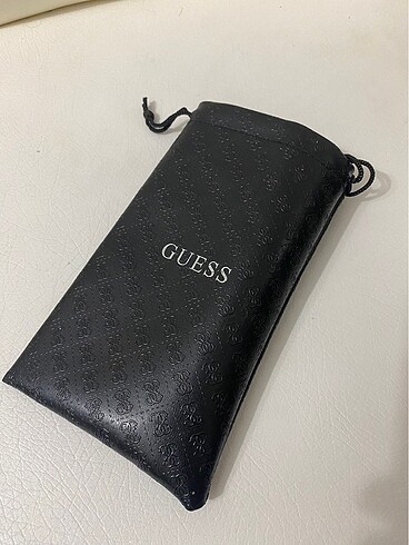 guess gözlük kesesi