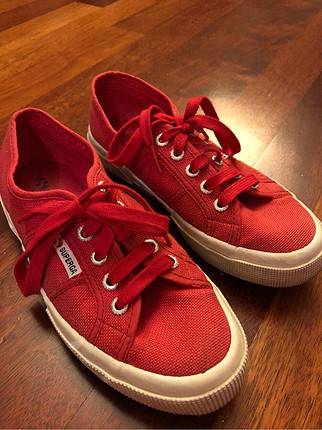 37 Beden kırmızı Renk Kirmizi Superga