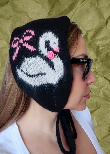 Siyah Örgü Kuğu Desenli Kadın Bere - Görsel 5