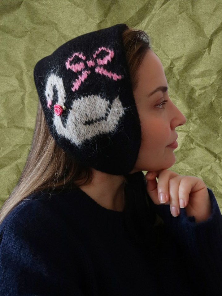 Siyah Örgü Kuğu Desenli Kadın Bere - Görsel 3