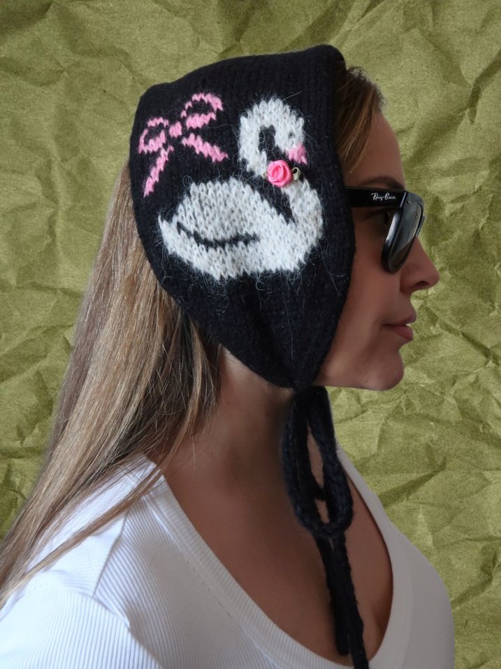 Siyah Örgü Kuğu Desenli Kadın Bere - Görsel 4