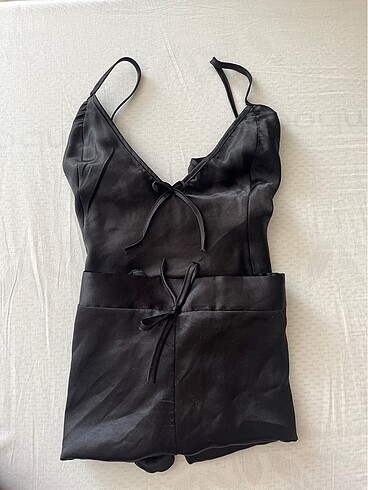 Saten şortlu pijama takımı
