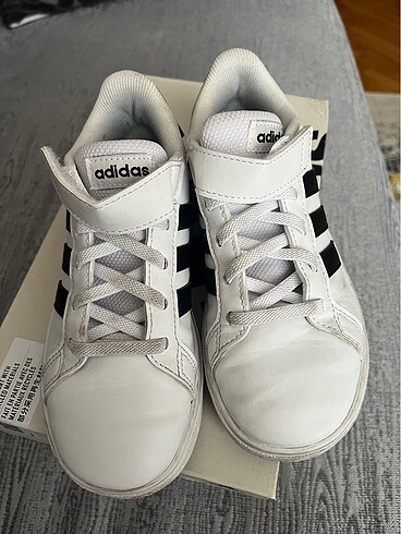 Adidas Az giyilmiş adidas ayakkabı