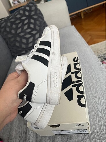 30 Beden beyaz Renk Az giyilmiş adidas ayakkabı
