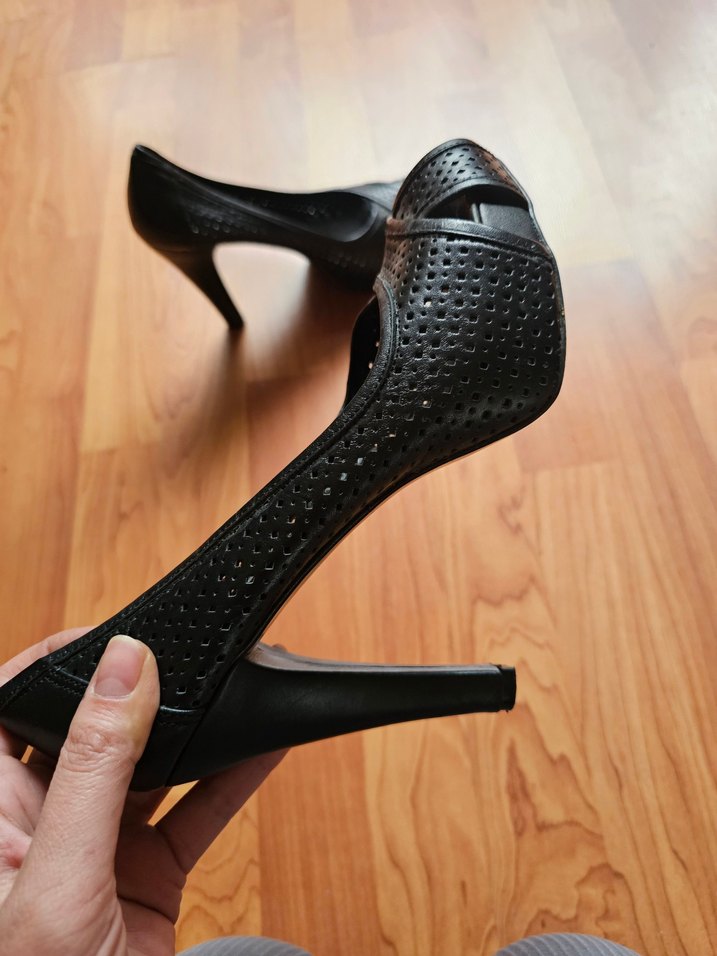 Siyah Yumuşak Deri Topuklu Ayakkabı - Görsel 4