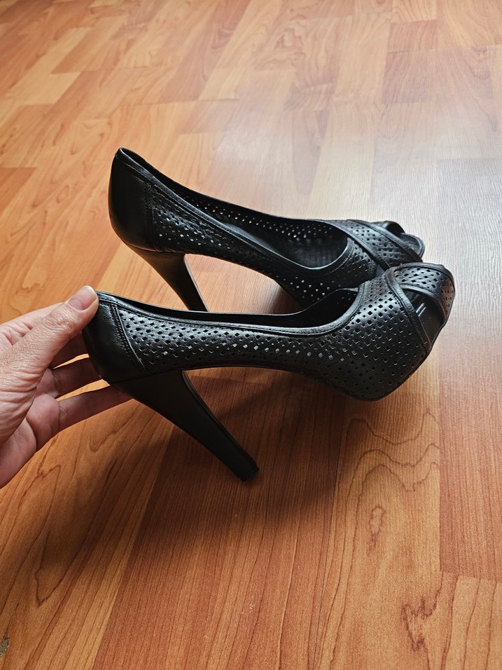 Siyah Yumuşak Deri Topuklu Ayakkabı - Görsel 3