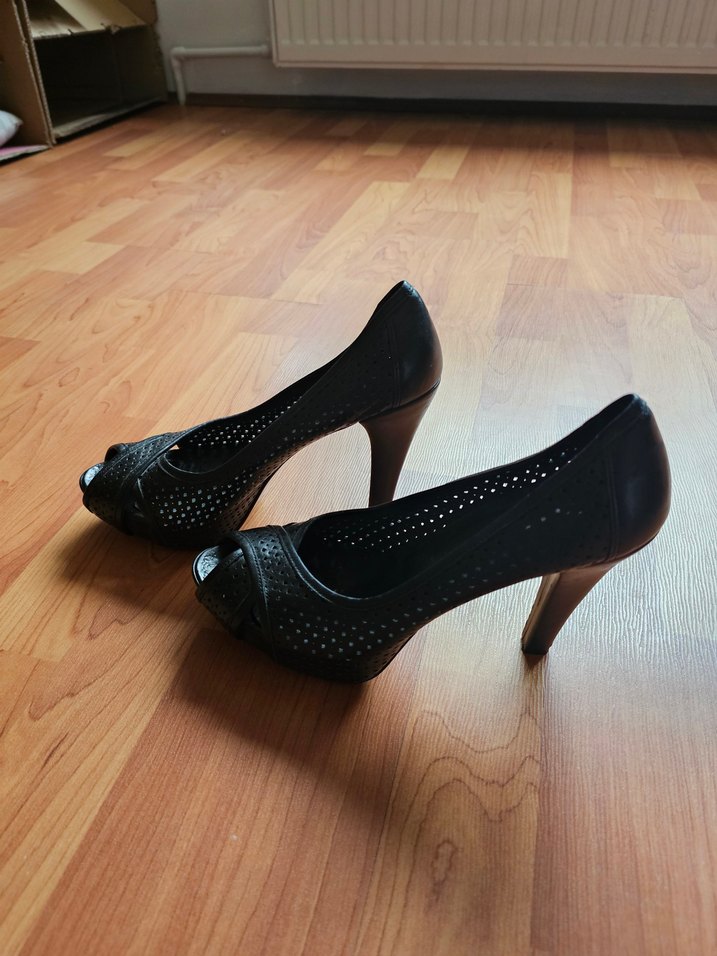 Siyah Yumuşak Deri Topuklu Ayakkabı - Görsel 2