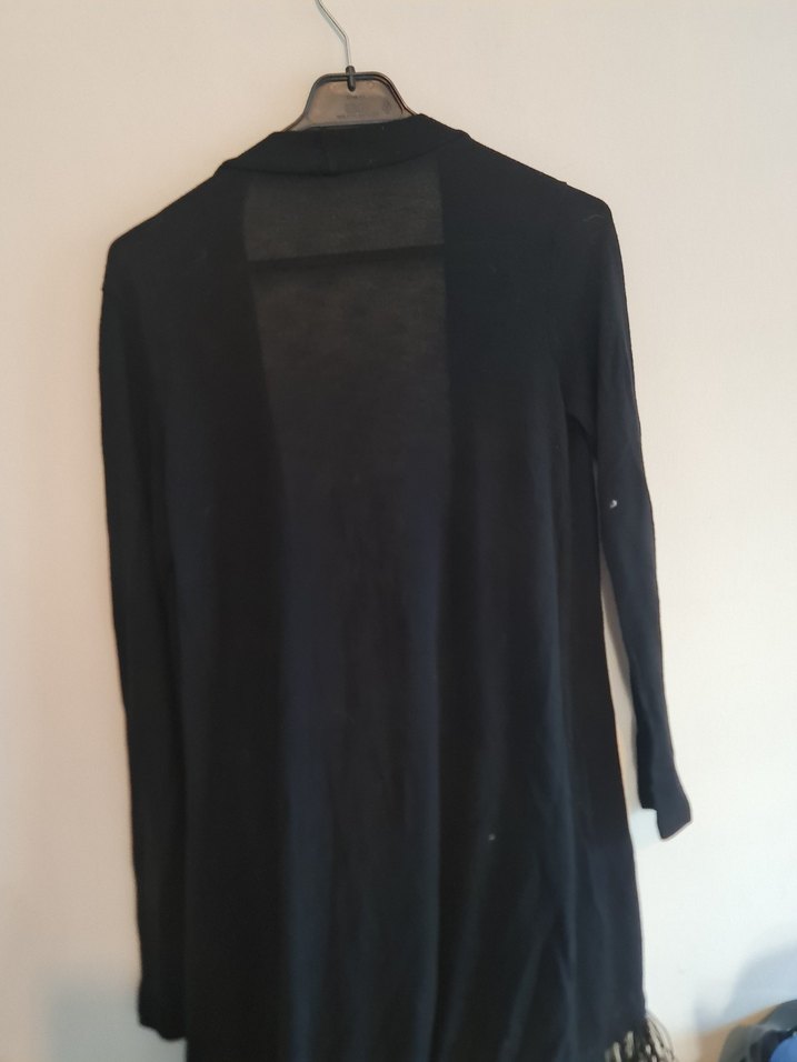 Uzun Siyah Dökümlü Kadın Hırka - Görsel 4