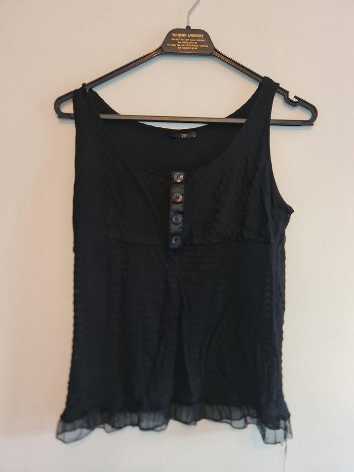 Siyah V Yakalı Düğmeli Kolsuz Bluz - Görsel 2