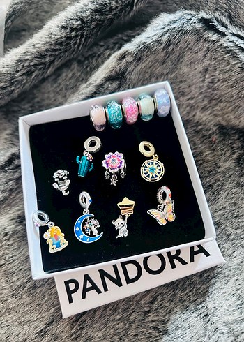 Beden Pandora charmlar